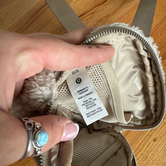 Lululemon Belt Bag Fanny Pack Fuzzy - Picture 6 of 9